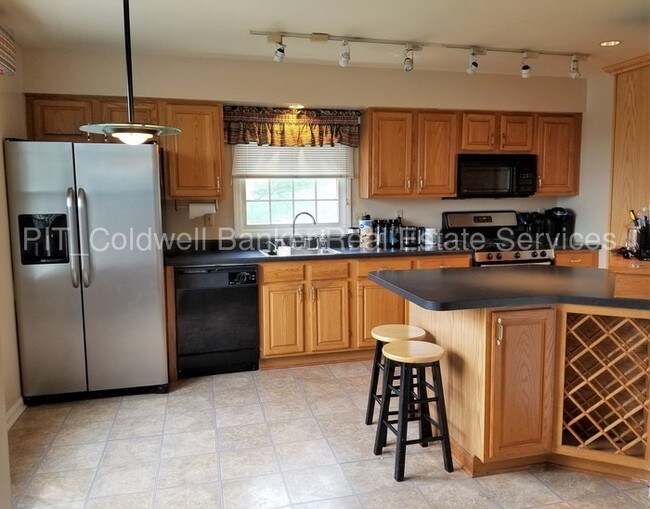 Building Photo - 1044 Meadowbrook Dr, Canonsburg, PA, 15317