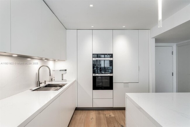 Foto del edificio - 2301 Collins Ave