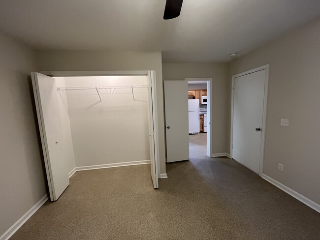 Building Photo - 575 Riverview Heights St