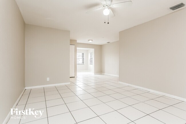 Foto del edificio - 2150 NW 28th Ave
