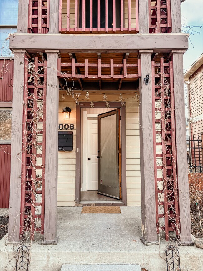 Private, front entrance - 1006 N New Jersey St