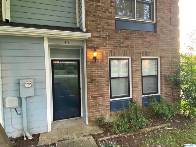 Building Photo - 611 Maysville Rd NE
