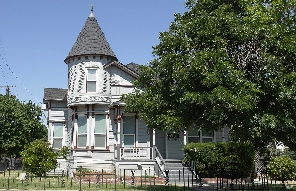 Building Photo - 512 E St