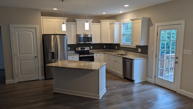 Foto del edificio - 6821 Ingleside Dr