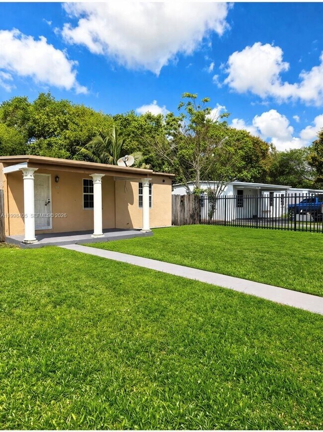 Foto del edificio - 1831 Rutland St