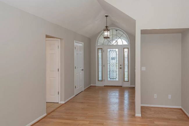 Building Photo - 35 Bear Creek Dr