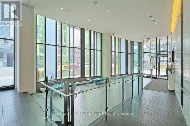 Building Photo - 170-1170 Fort York Blvd