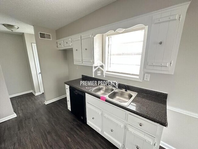 Foto del edificio - 4492 Trout Valley Dr