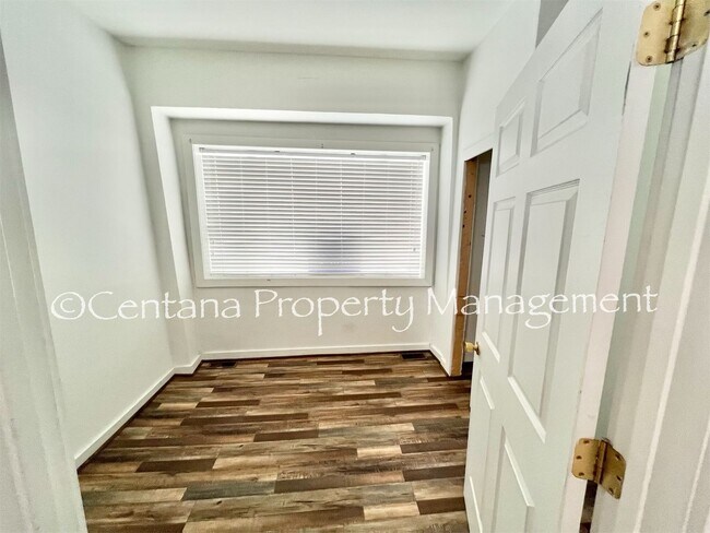 Foto del edificio - 2 bedroom on the main floor of a duplex on Main St!