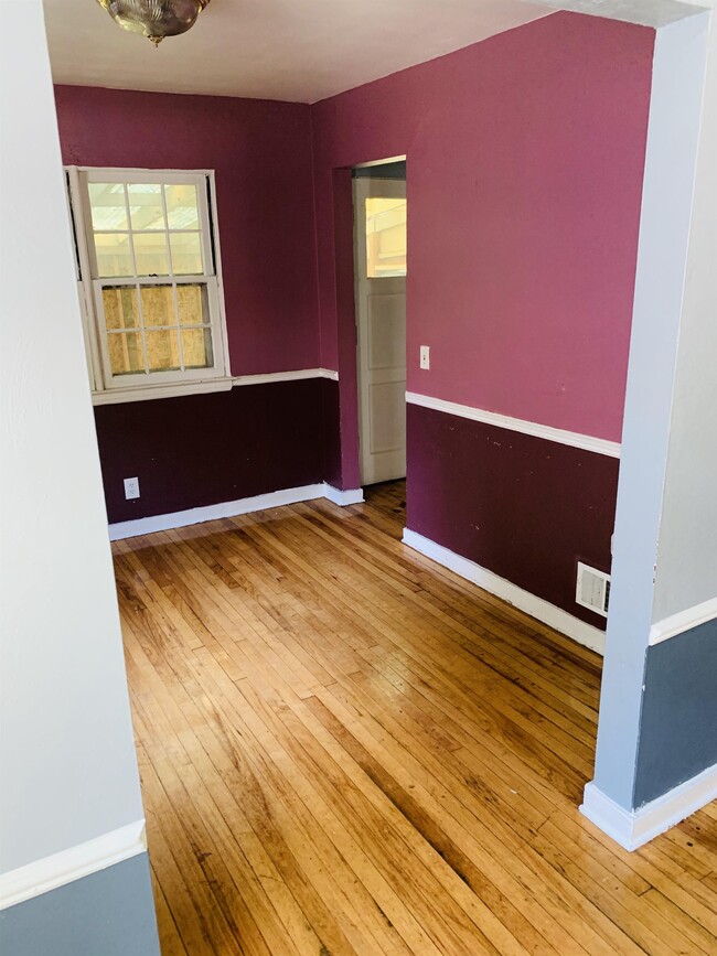 Foto del edificio - 933 W Grand River Rd