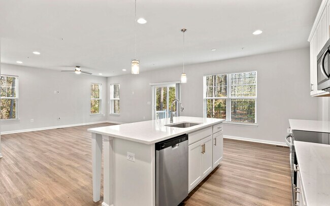 Building Photo - 15090 Carriage Cir