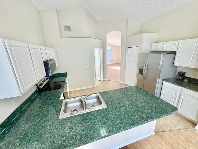 Building Photo - 1317 Casterton Cir