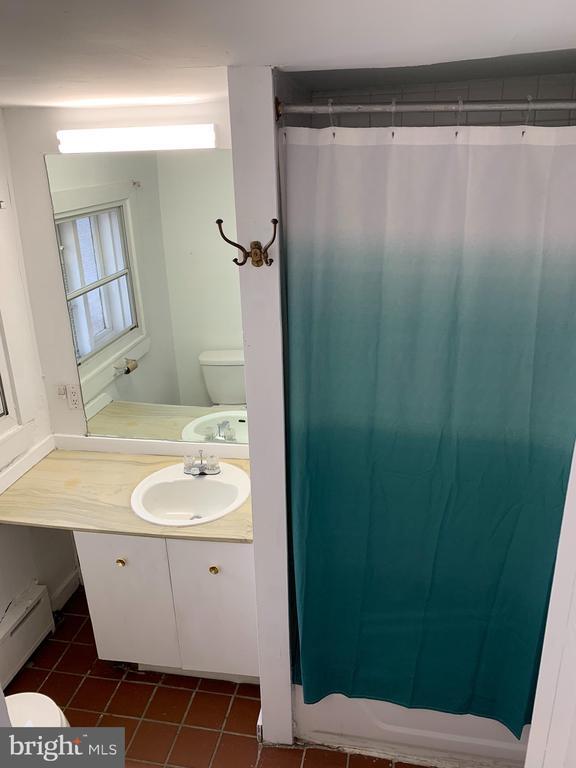 Building Photo - 1916 Spring Garden St