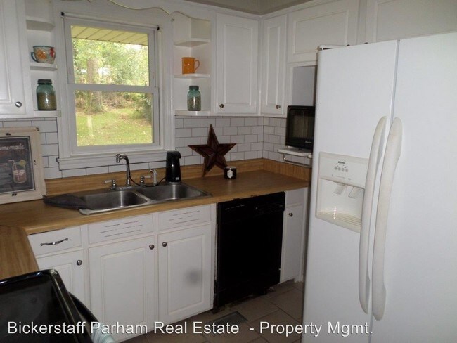 Building Photo - 2942 Bellanca St