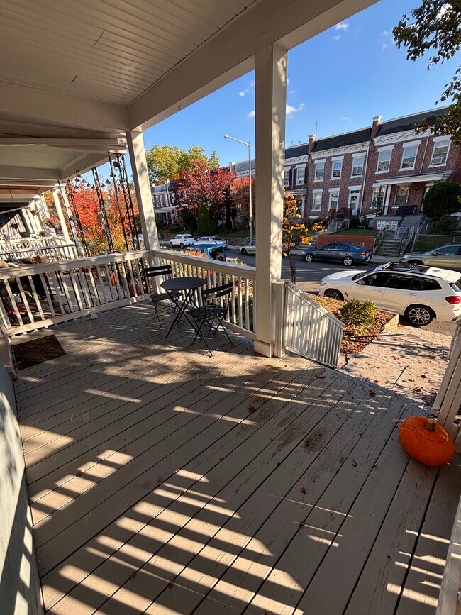 Foto del edificio - 449 Newton Pl NW