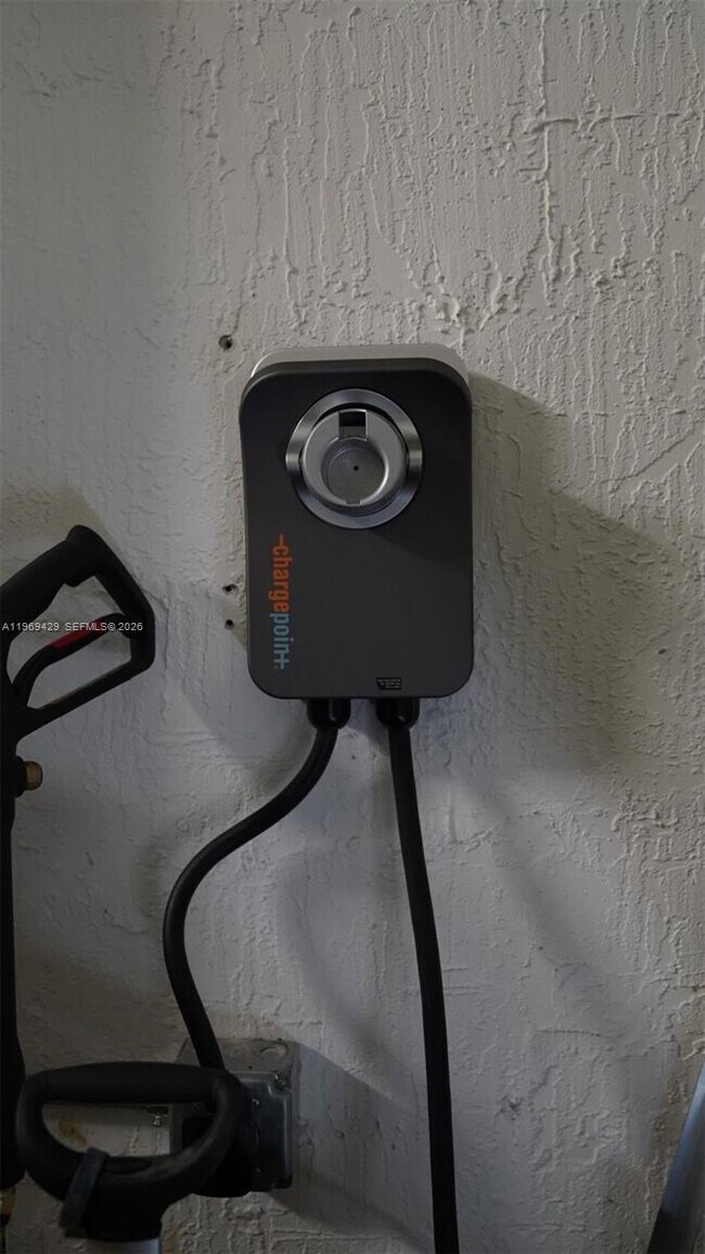 Foto del edificio - 549 NW 204th St