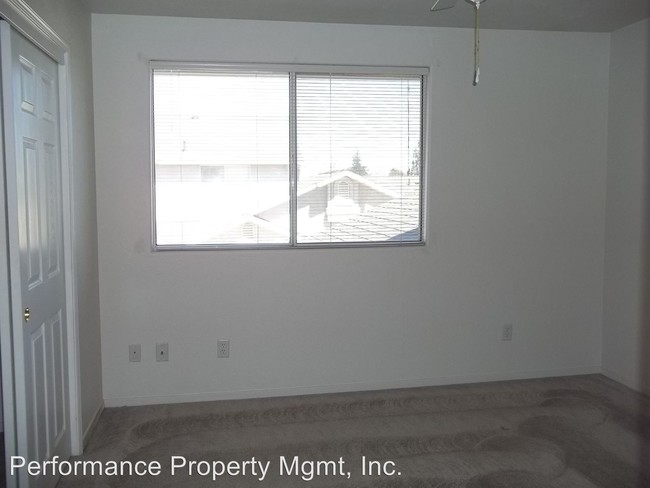 Building Photo - 1219-1233 W Spruce Ave