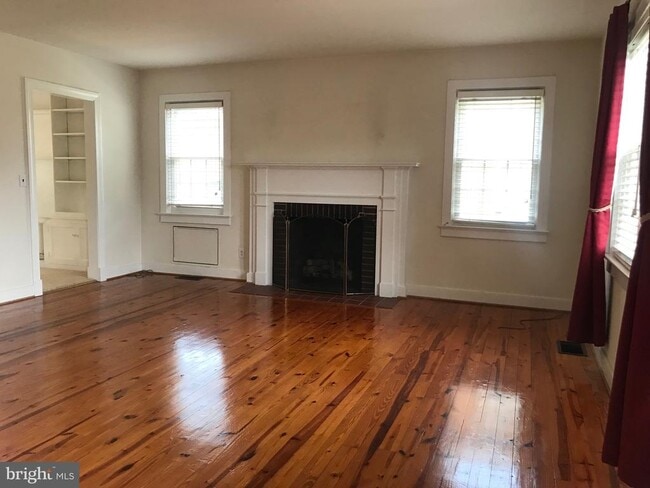 Building Photo - 1208 Littlepage St