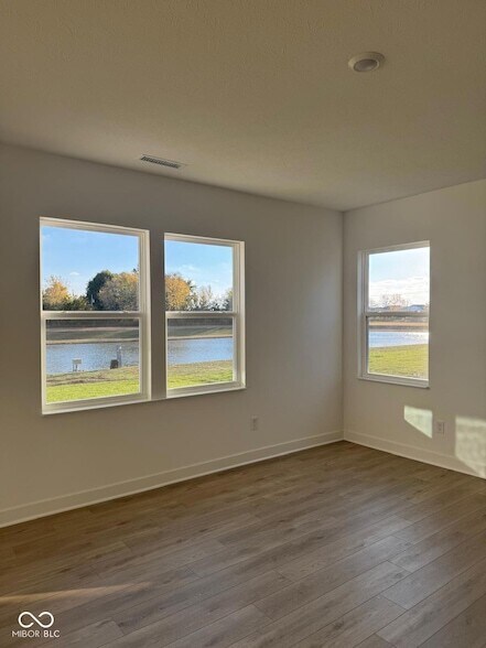 Foto del edificio - 7581 Fallsworth Dr