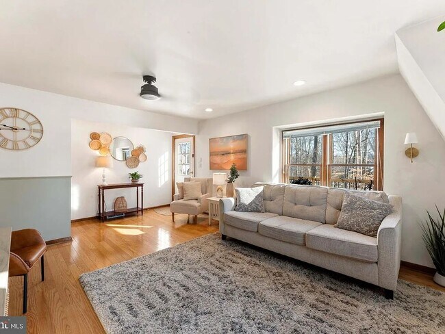 Foto del edificio - Charming 3-Bed/2-Bath Home in Upper Makefield Township. Available NOW!