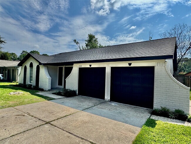 Foto del edificio - 15218 Falcon Ridge Dr
