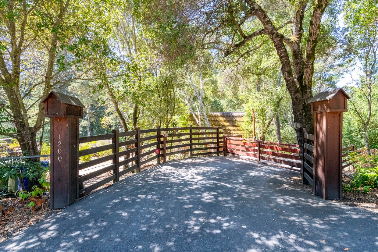 Foto principal - 1200 Mountain Home Rd