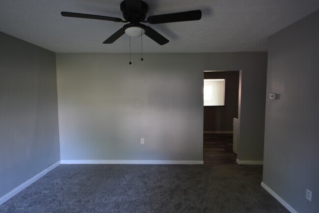 Foto del edificio - 10032 Regency Ct