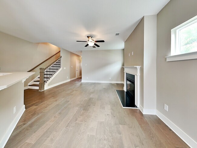 Foto del edificio - 6256 Hillandale Dr