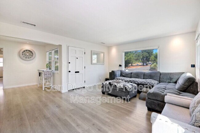 Foto del edificio - 8951 Linden Ln