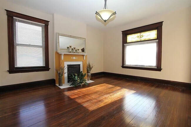 bedroom 1 - 30 E 24th St