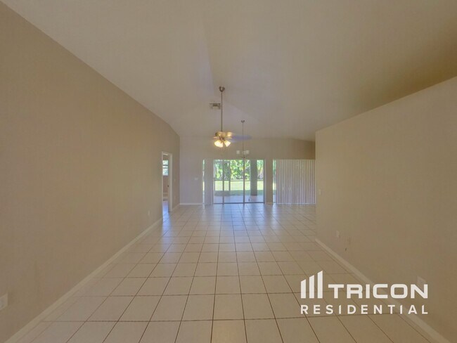 Foto del edificio - 184 Jennifer Dr