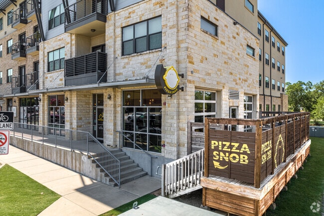 Building Photo - H Squared Apartments