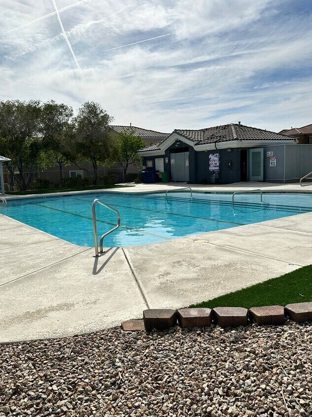 Foto del edificio - 3 Bedroom/2.5 Bath Family Home