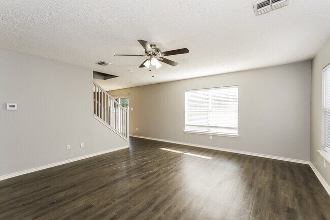 Building Photo - 320 Capricorn St