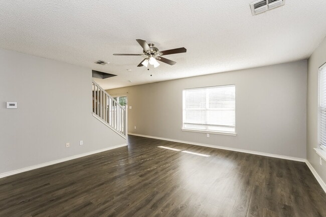 Foto del edificio - 320 Capricorn St