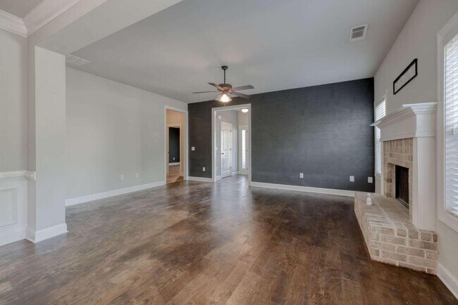 Foto del edificio - 428 Meadow Vista Ln