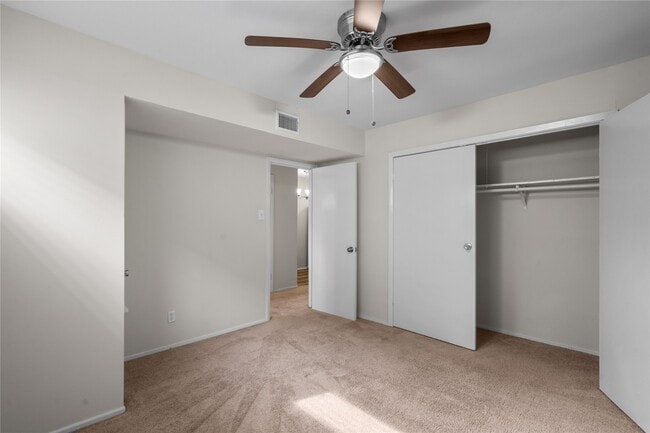 Building Photo - 102 The Strand