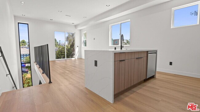 Foto del edificio - 10844 Peach Grove St