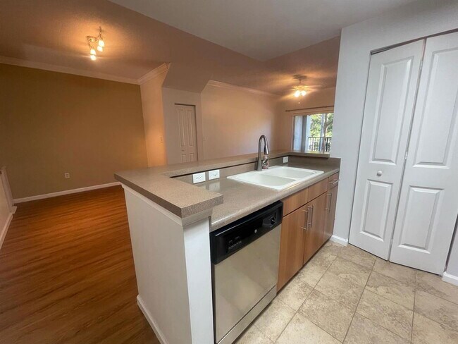 Foto del edificio - 5920 W Sample Rd