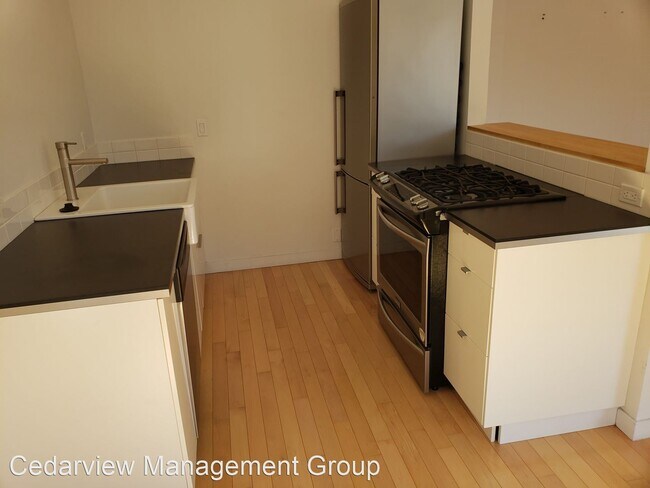 Building Photo - 410 N Hayworth Ave