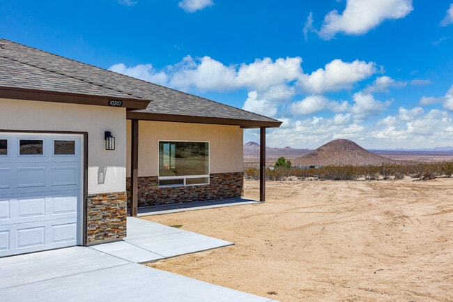 Foto del edificio - 10201 Crest Rd