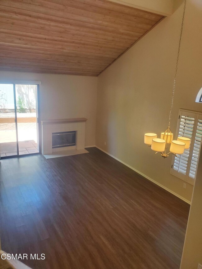 Building Photo - 4819 La Rosa Dr