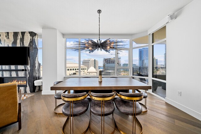 Foto del edificio - 700 W Harbor Dr
