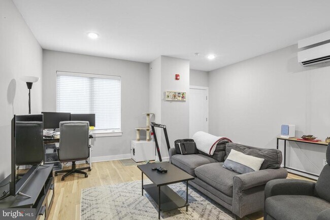Foto del edificio - 2150 N Front St