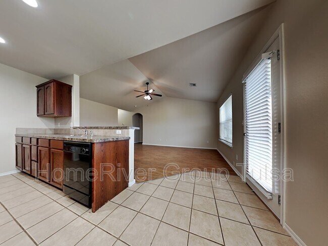 Foto del edificio - 14603 E 108th St N