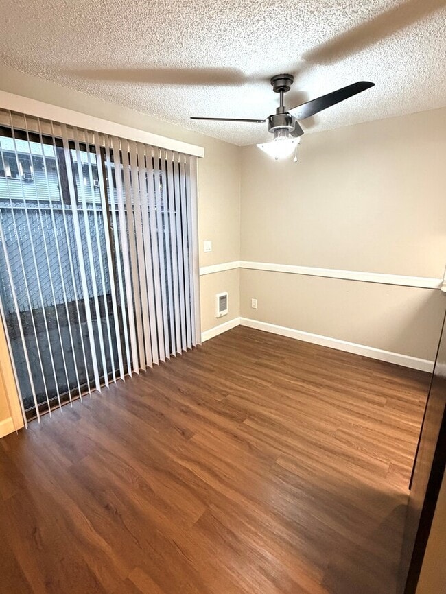 Building Photo - Beautiful Home in Fabulous Loacation! SS Appliances, NEW Carpet, Patio, W/D, Includes W/S/G!