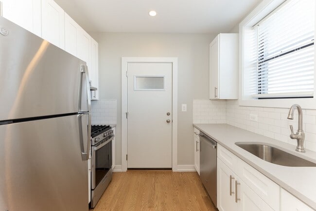 Foto del edificio - 2623 W Berwyn Ave