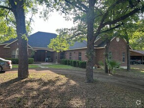 Building Photo - 116 Guyler Ln