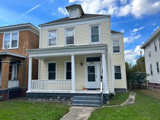 Building Photo - 3208 Carolina Ave