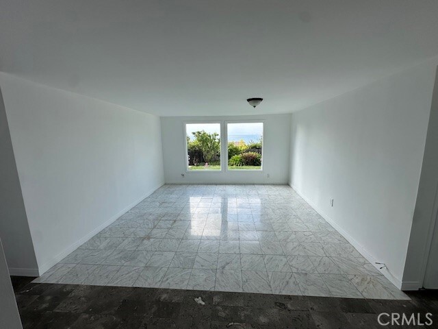 Building Photo - 557 Vía Almar